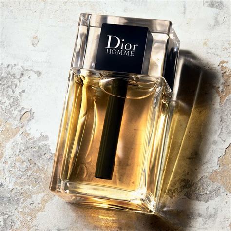 Dior Homme : l'eau de toilette Dior entre force & sensualité .